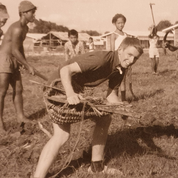 Jim Tully Learing jungle to create a vegetable garden at his school Simunjan Junior Secondary School